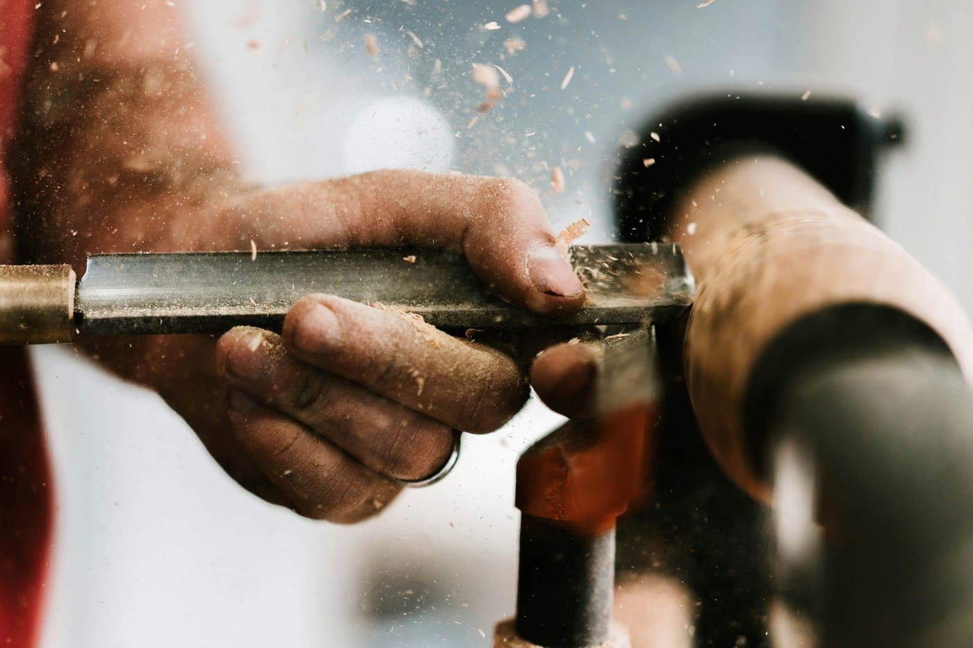Craftsman at the lathe — content made with skill